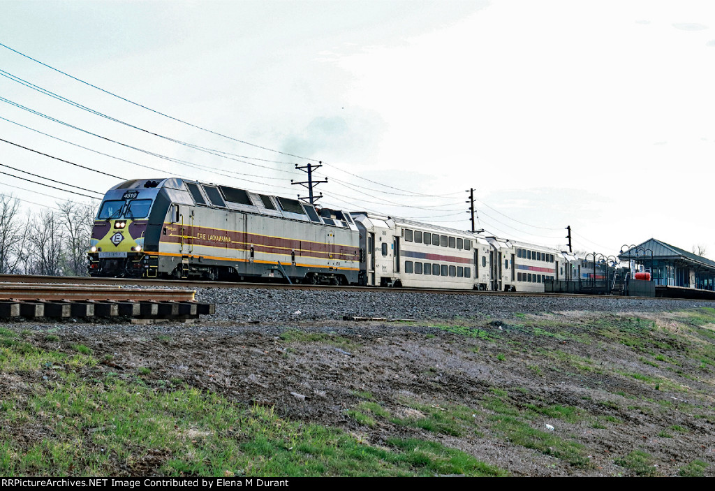 NJT 4519 on train 5511